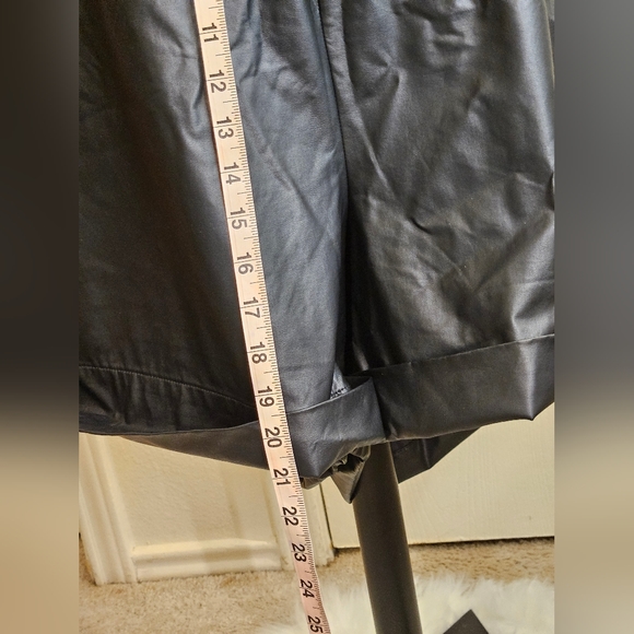 NWT Elizabeth & James Faux Leather Shorts - Picture 7 of 11